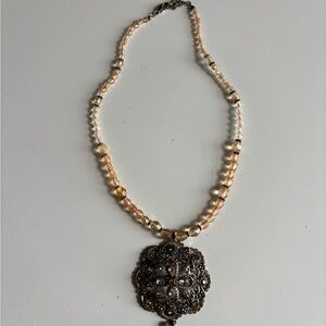 Elegant Pearl and Gold Necklace